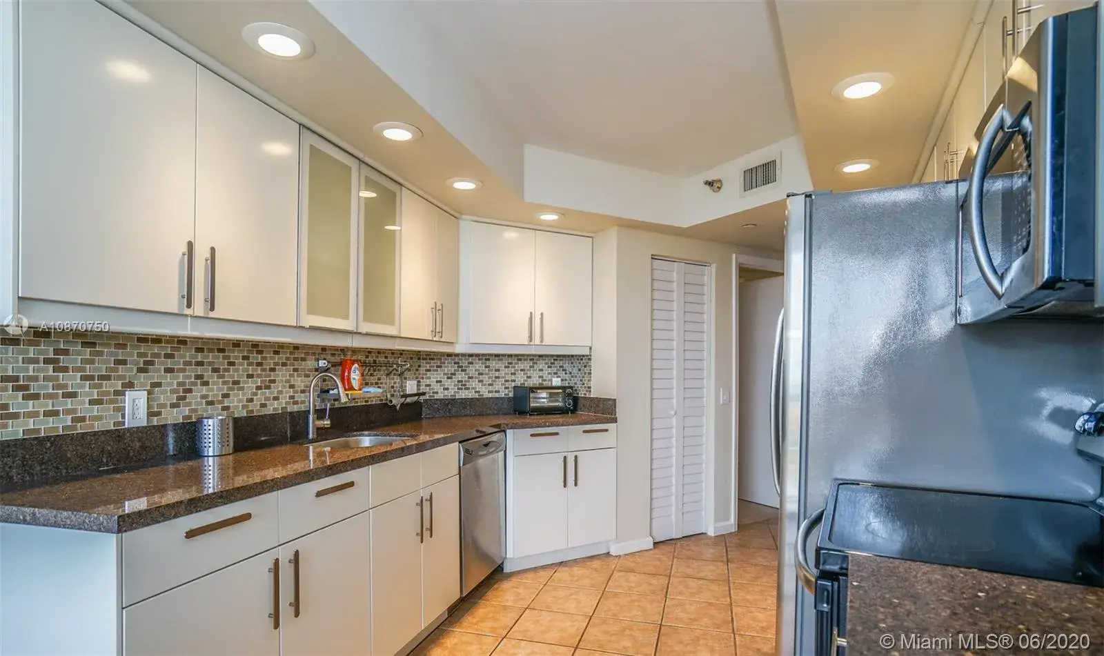 3610 Yacht Club Dr # 811, Aventura FL 33180