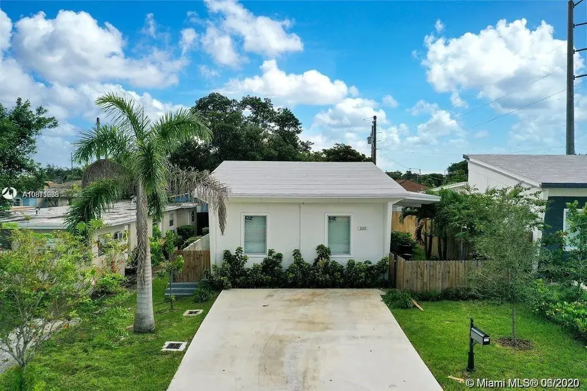 2207 Charleston St, Hollywood FL 33020