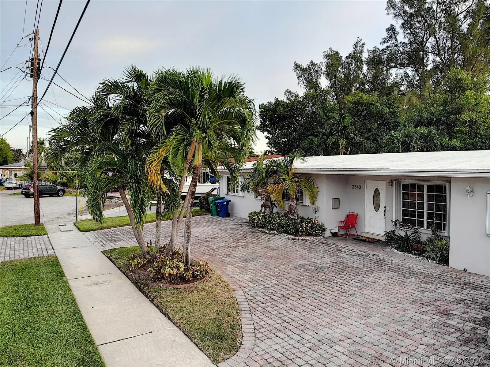 2340 NE 192nd St, Miami FL 33180 photo 2