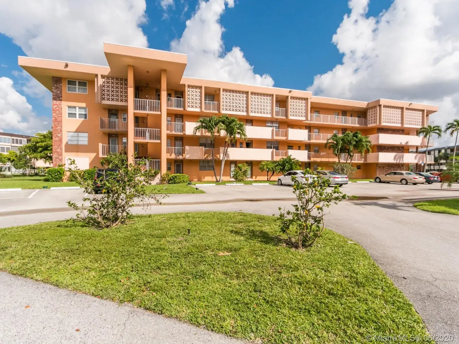 3001 NW 46th Ave # 102, Lauderdale Lakes FL 33313
