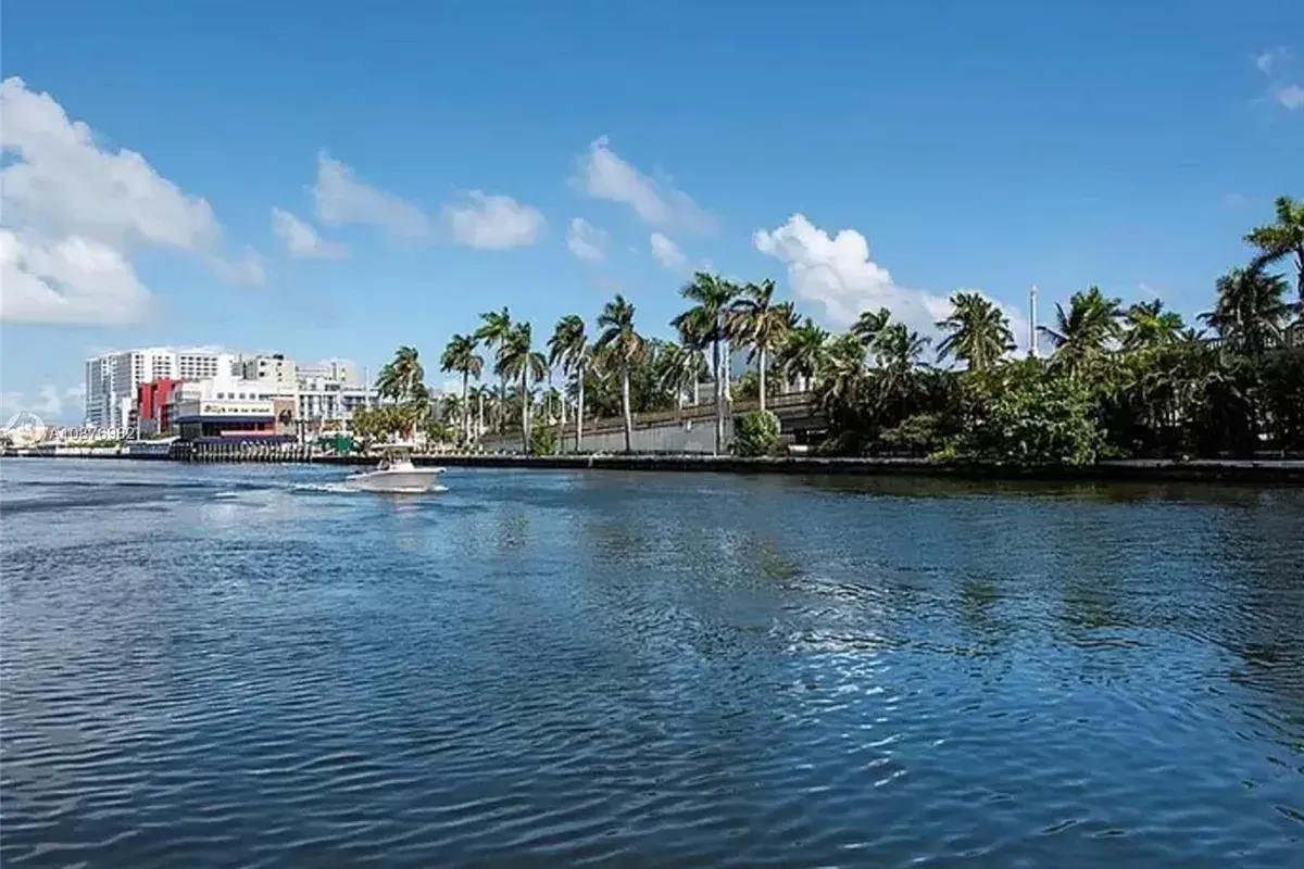 701 Hollywood Blvd, Hollywood FL 33019