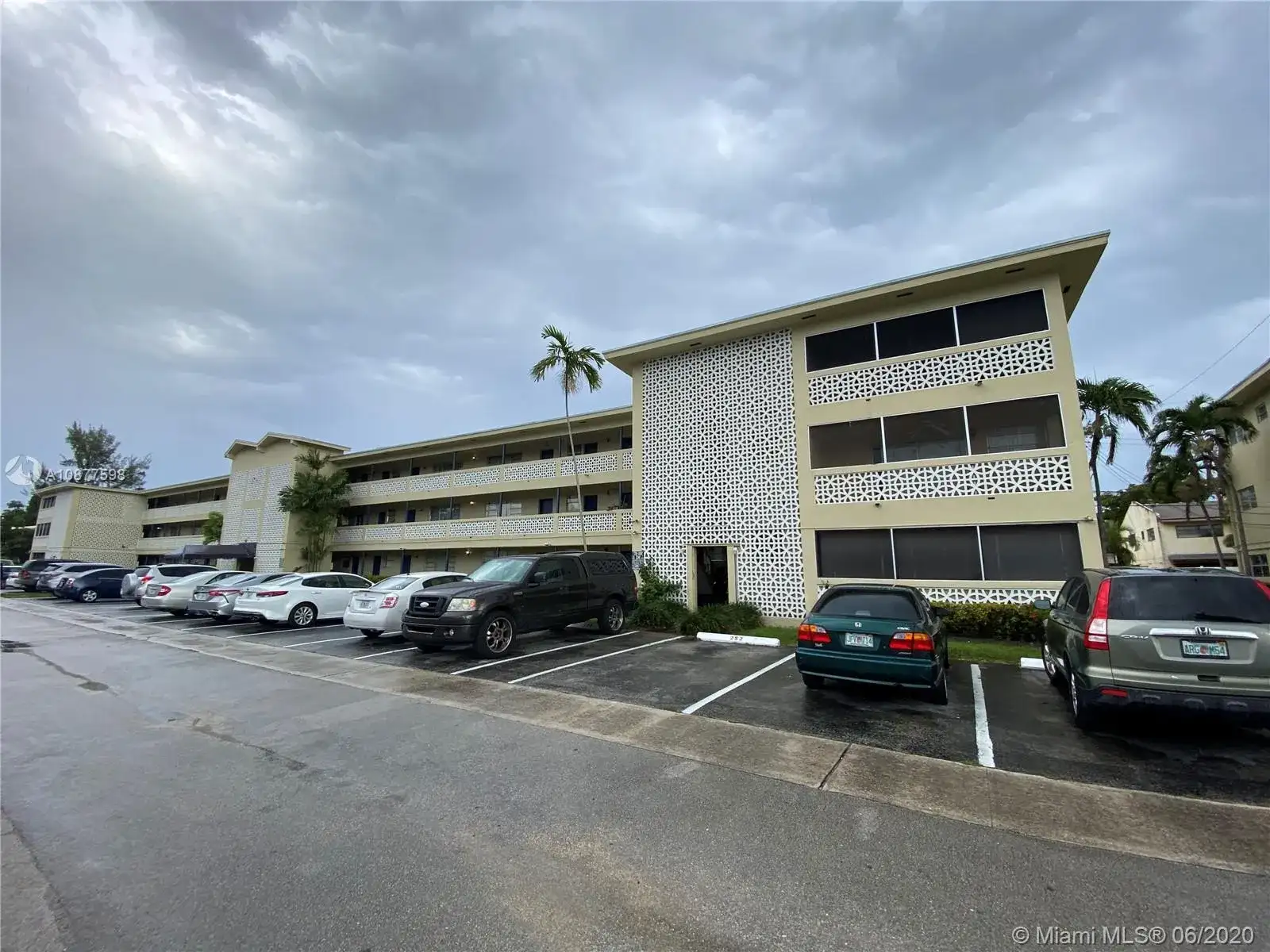 11960 NE 19th Dr # 10, North Miami FL 33181 photo 2