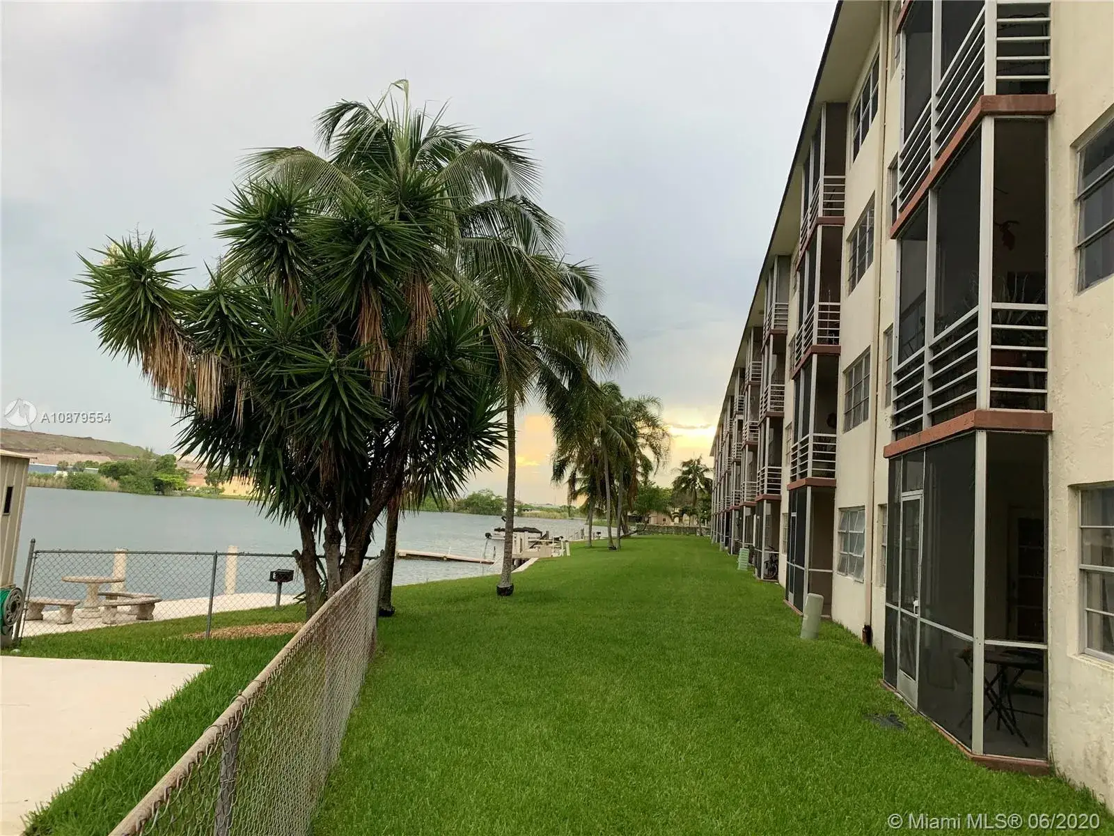 4311 Crystal Lake Dr # 413, Deerfield Beach FL 33064