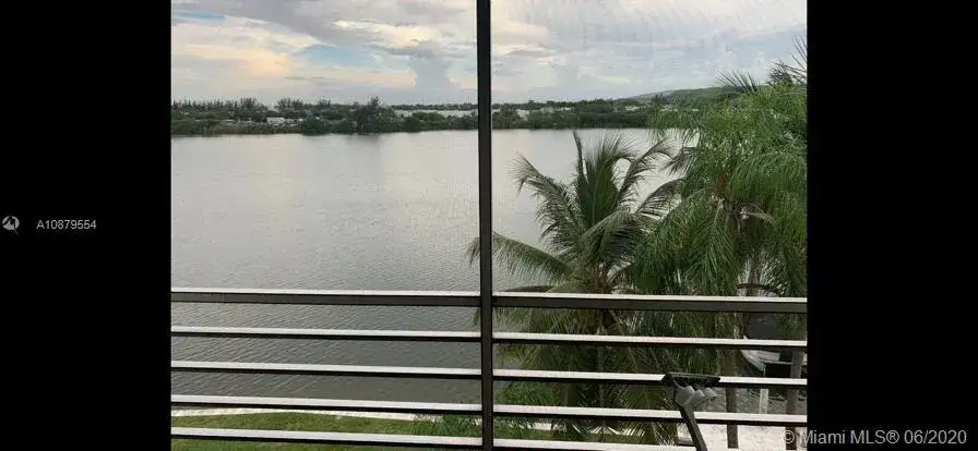4311 Crystal Lake Dr # 413, Deerfield Beach FL 33064 photo 3