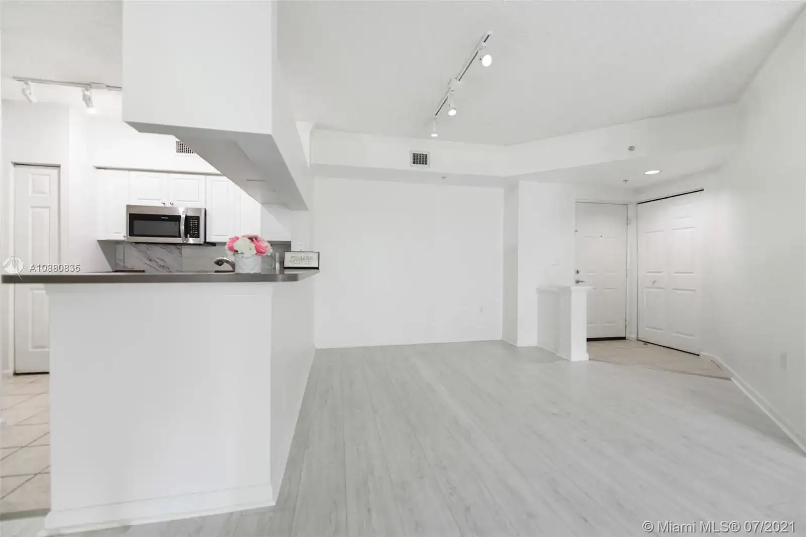 17125 N Bay Rd # 3310, Sunny Isles Beach FL 33160 photo 4
