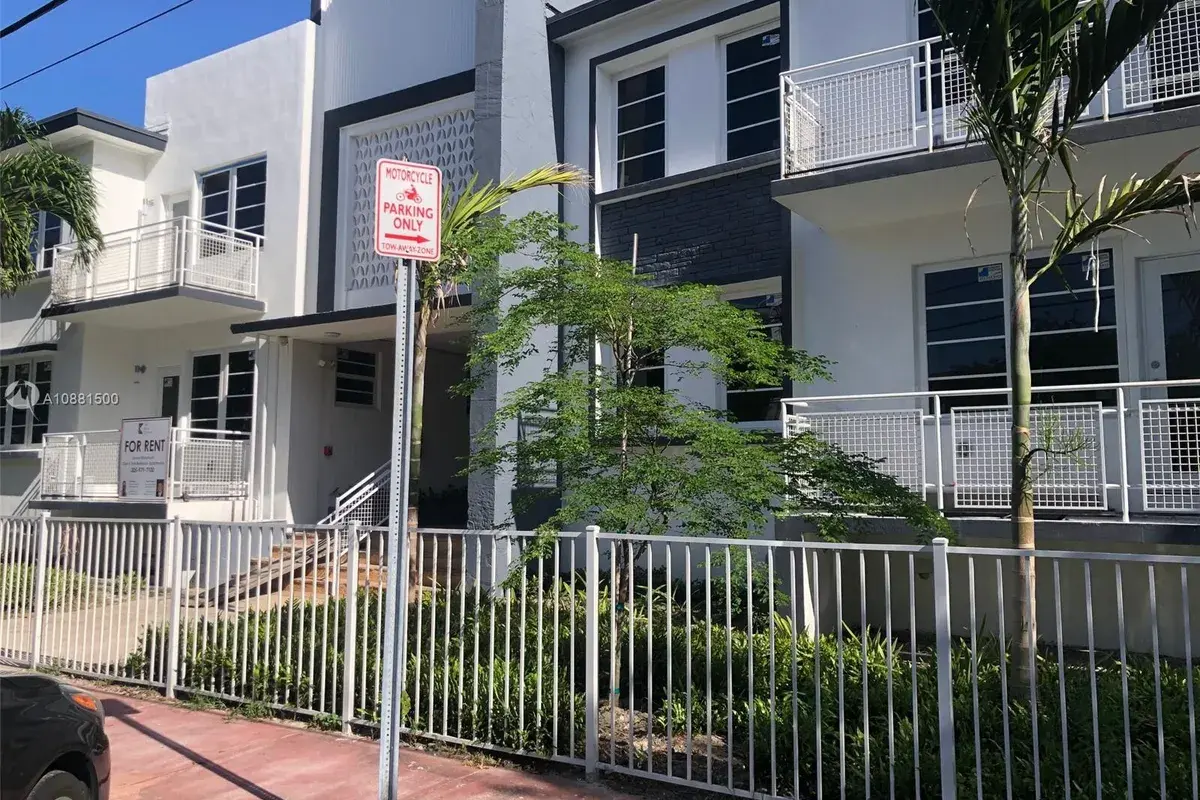 960 Bay Dr # 904, Miami Beach FL 33141