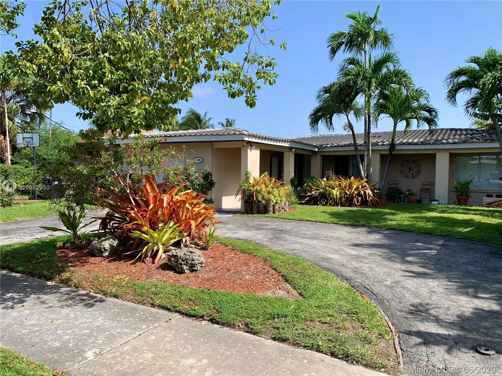 1625 Daytonia Rd, Miami Beach FL 33141 photo 4