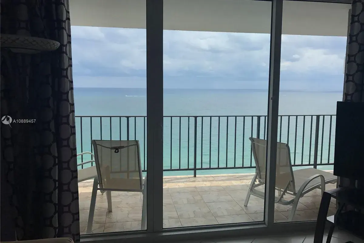 2030 S Ocean Dr # 2116, Hallandale Beach FL 33009
