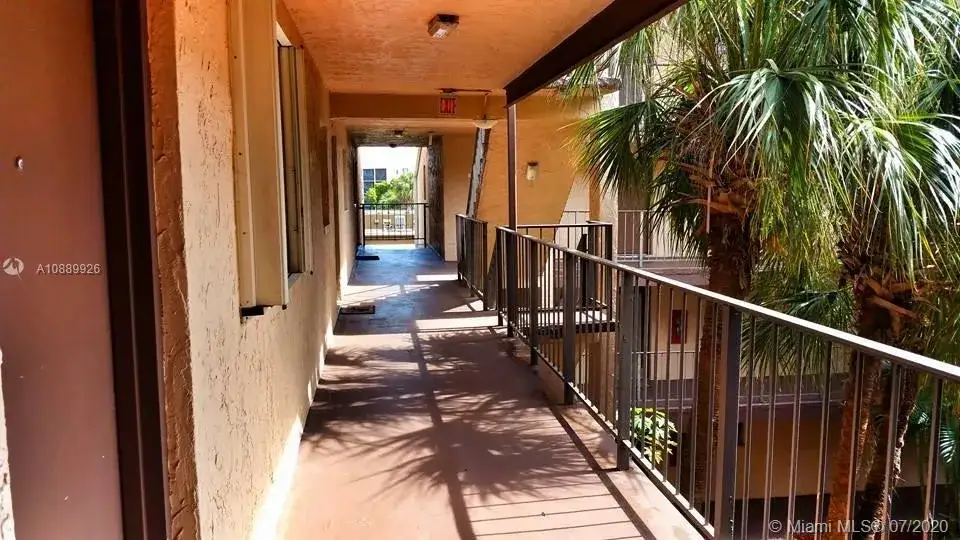 2860 Somerset Dr # 317K, Lauderdale Lakes FL 33311