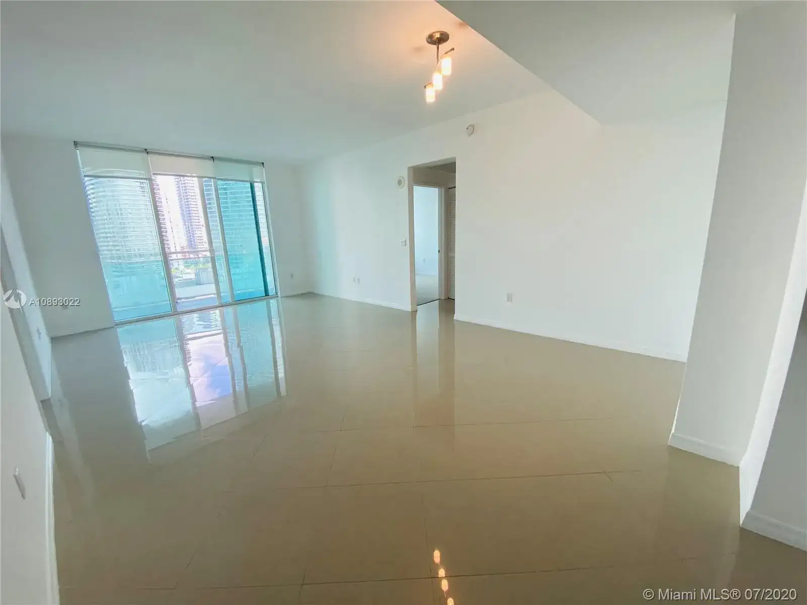 951 Brickell Ave # 2105, Miami FL 33131 photo 2