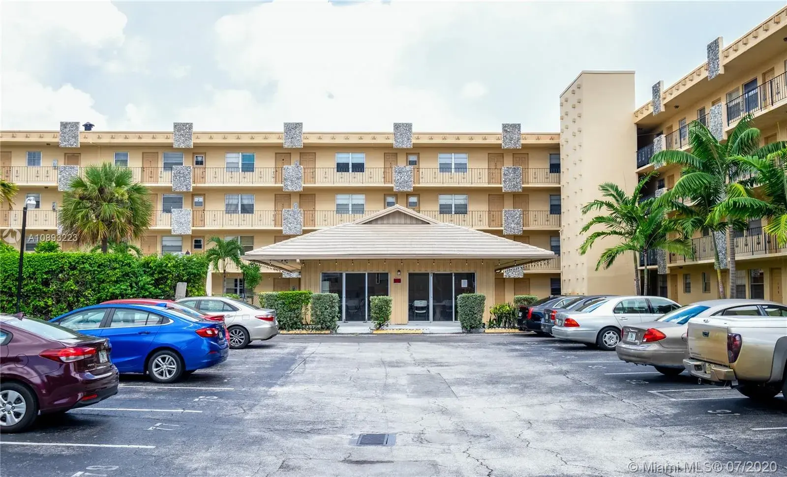 2145 Pierce St # 113, Hollywood FL 33020