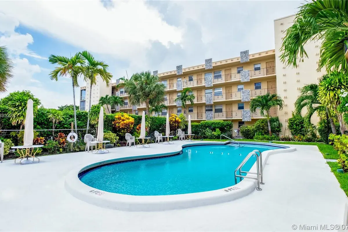2145 Pierce St # 113, Hollywood FL 33020