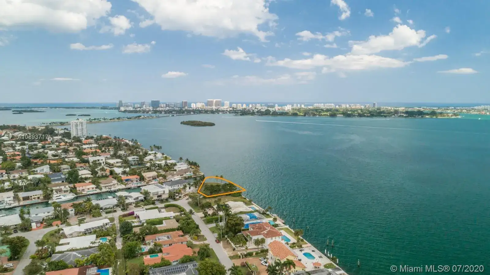 11400 N Bayshore Dr, North Miami FL 33181 photo 2