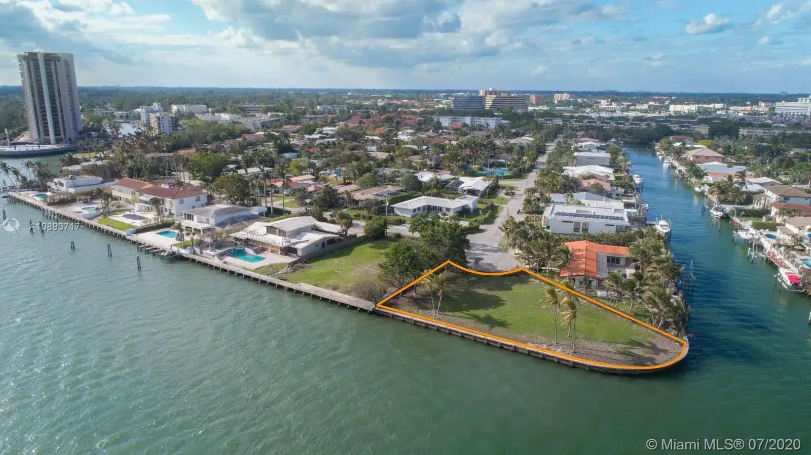 11400 N Bayshore Dr, North Miami FL 33181 photo 3
