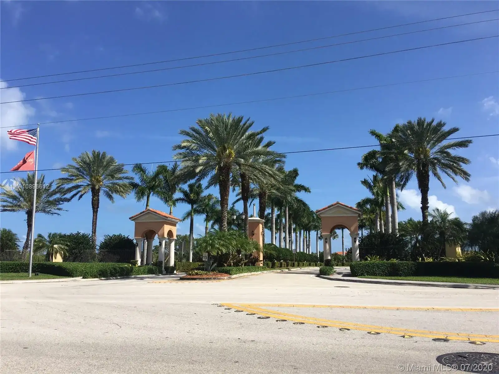 7565 SW 190th St, Cutler Bay FL 33157 photo 2