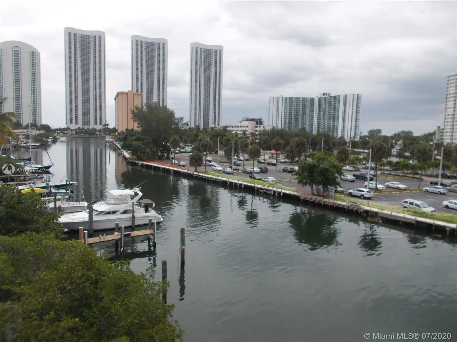 406 Poinciana Dr # 1725, Sunny Isles Beach FL 33160 photo 4