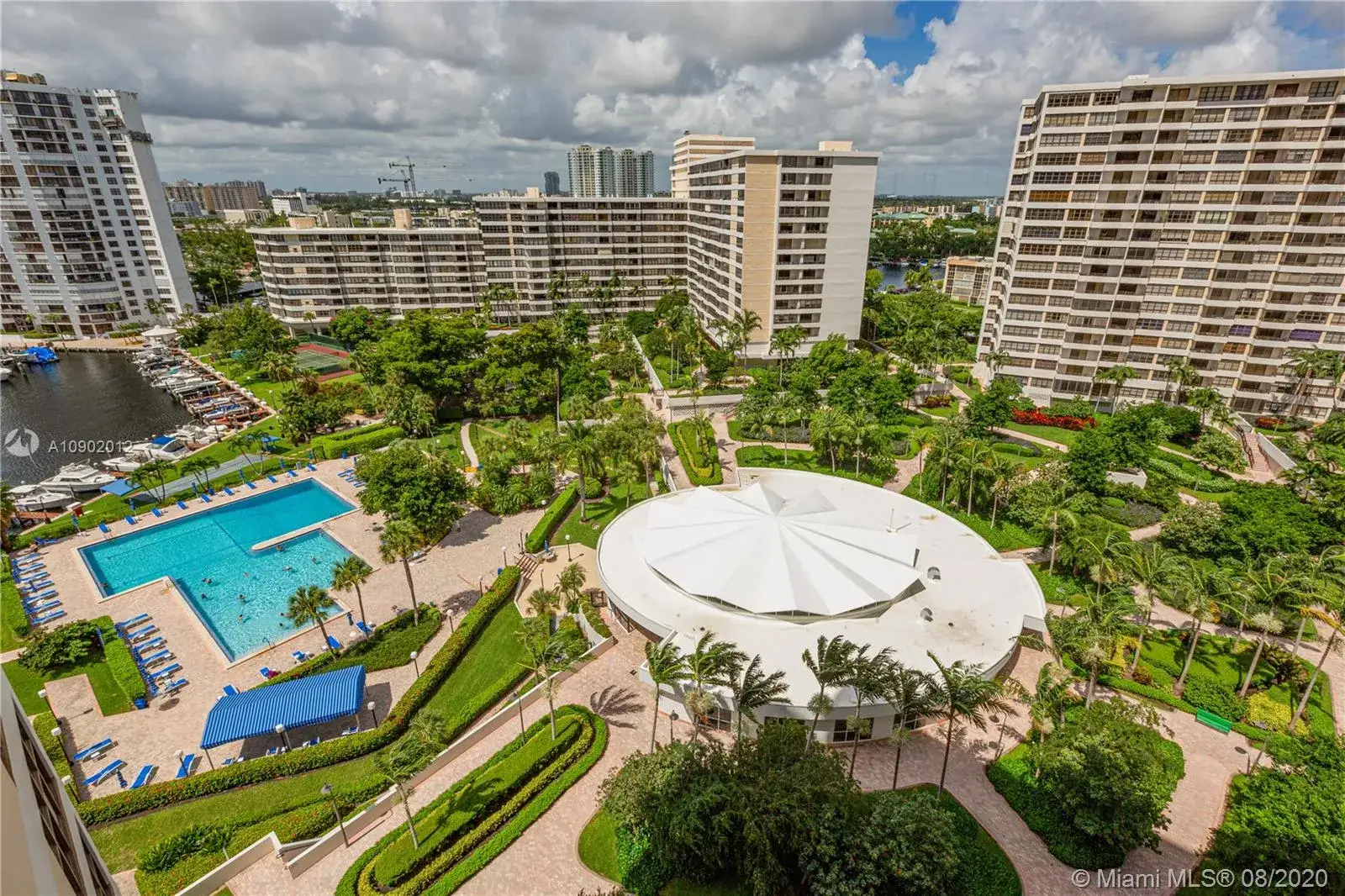 2500 Parkview Dr # 1520, Hallandale Beach FL 33009