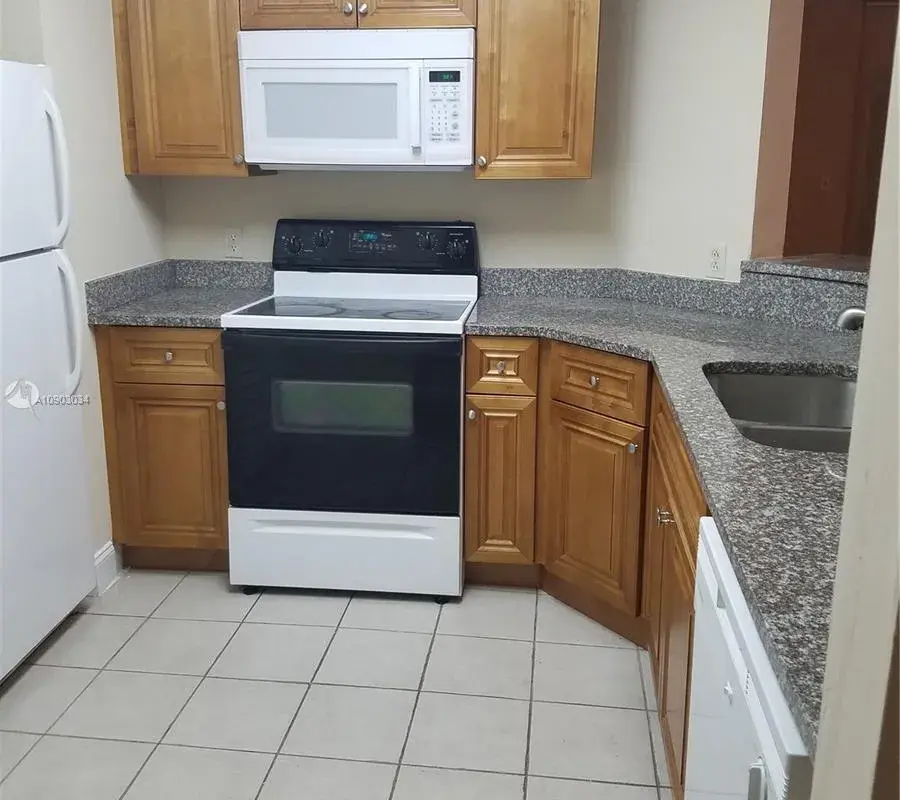 3473 NW 44th St # 102, Oakland Park FL 33309