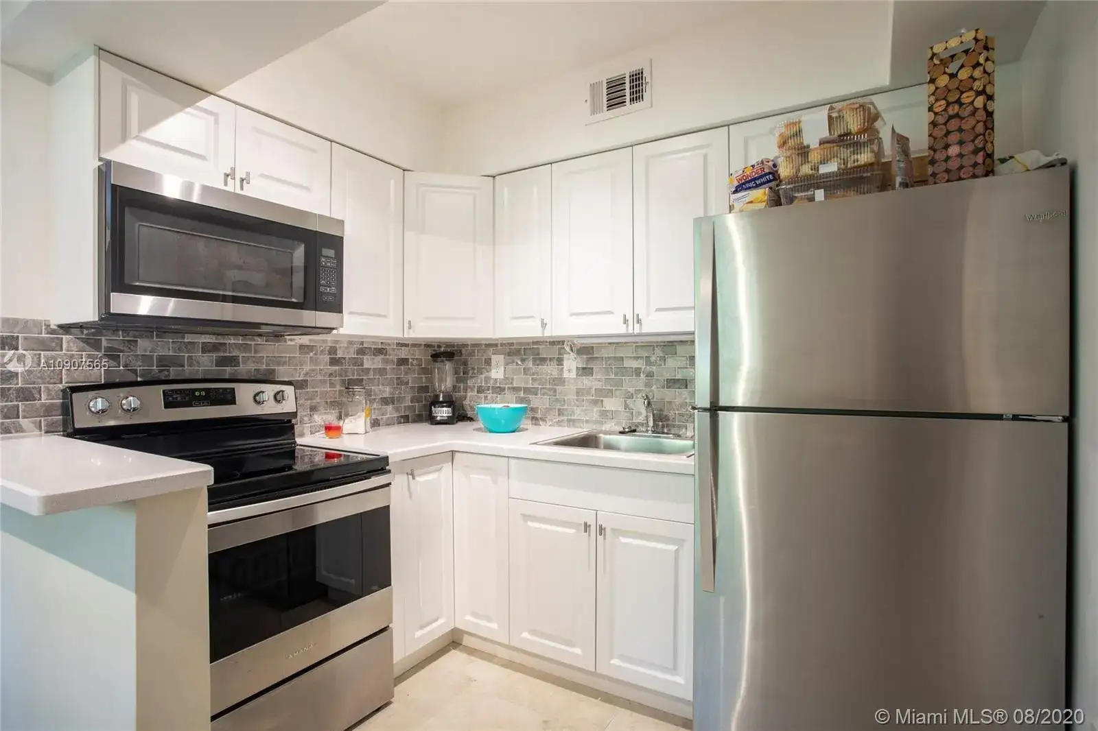2379 NE 172nd St, North Miami Beach FL 33160 photo 5
