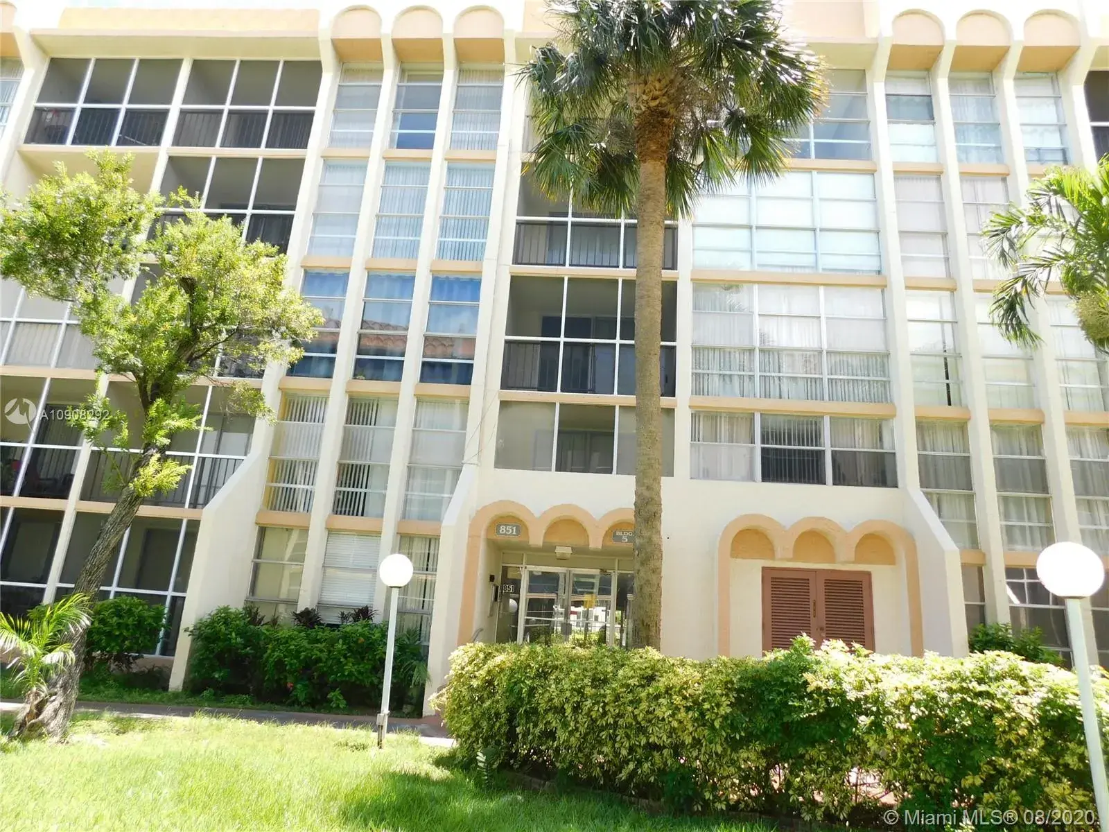 851 Three Islands Blvd # 116, Hallandale Beach FL 33009