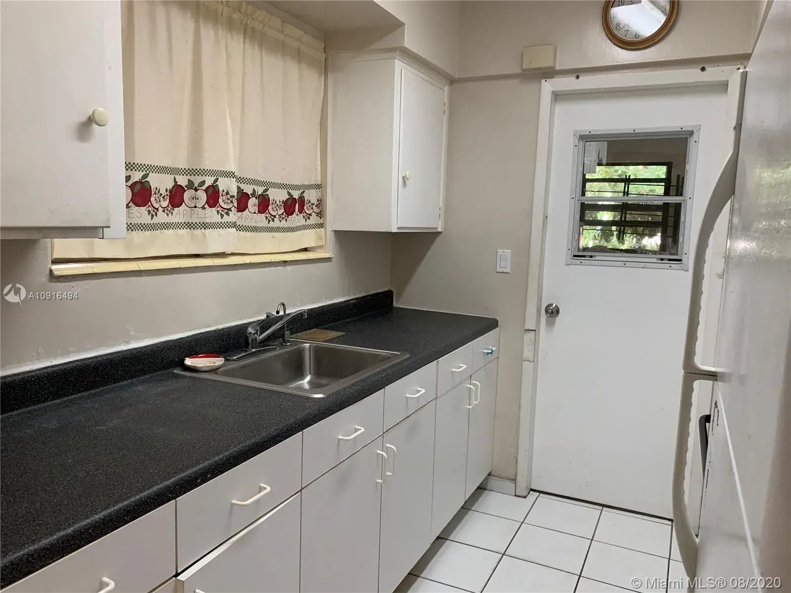 460 NE 169th St, North Miami Beach FL 33162 photo 2