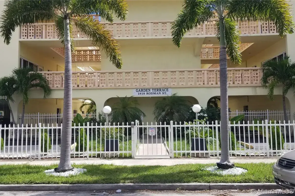 1818 Rodman St # 2E, Hollywood FL 33020