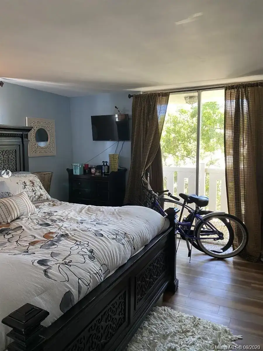 7900 Tatum Waterway Dr # 314, Miami Beach FL 33141 photo 4