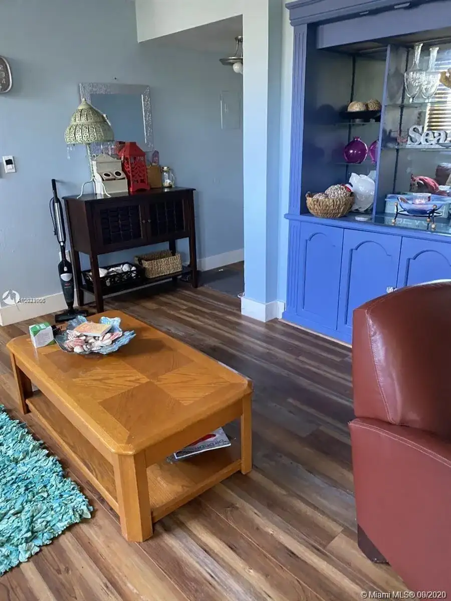 7900 Tatum Waterway Dr # 314, Miami Beach FL 33141 photo 5
