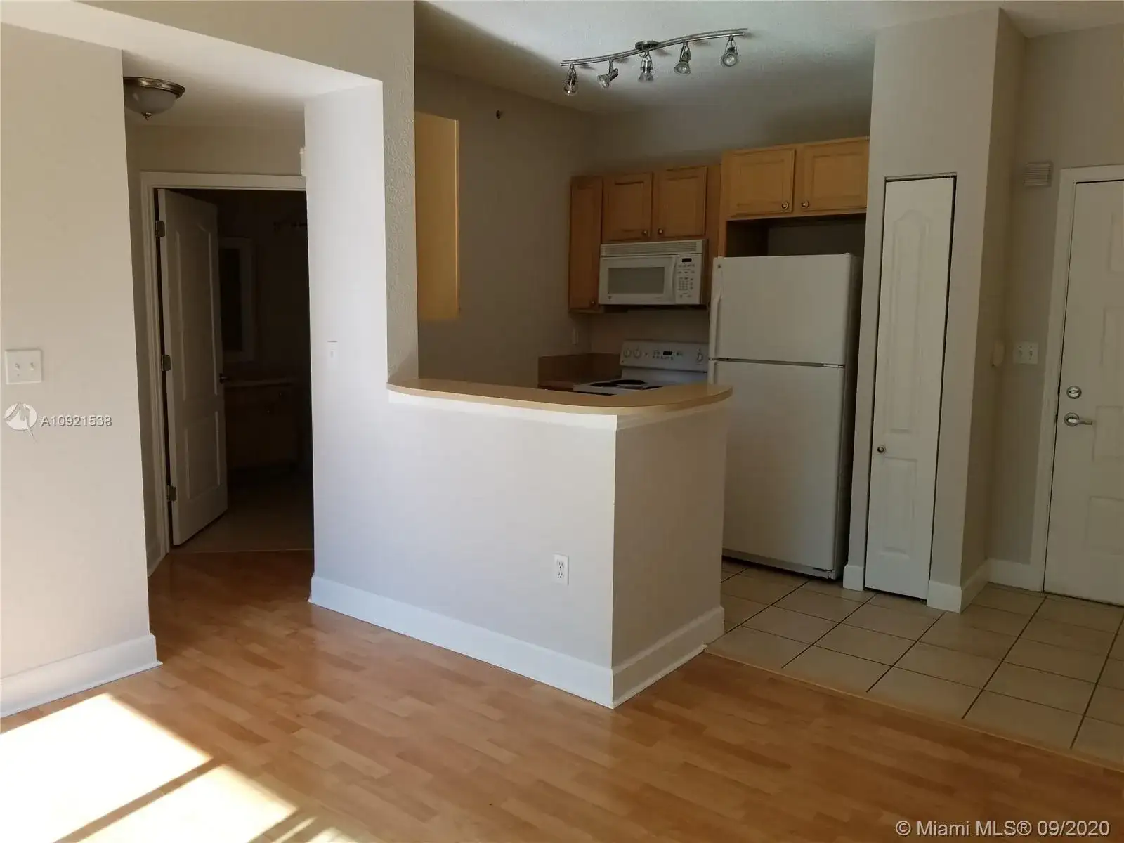 6001 SW 70th St # 538, South Miami FL 33143 photo 2