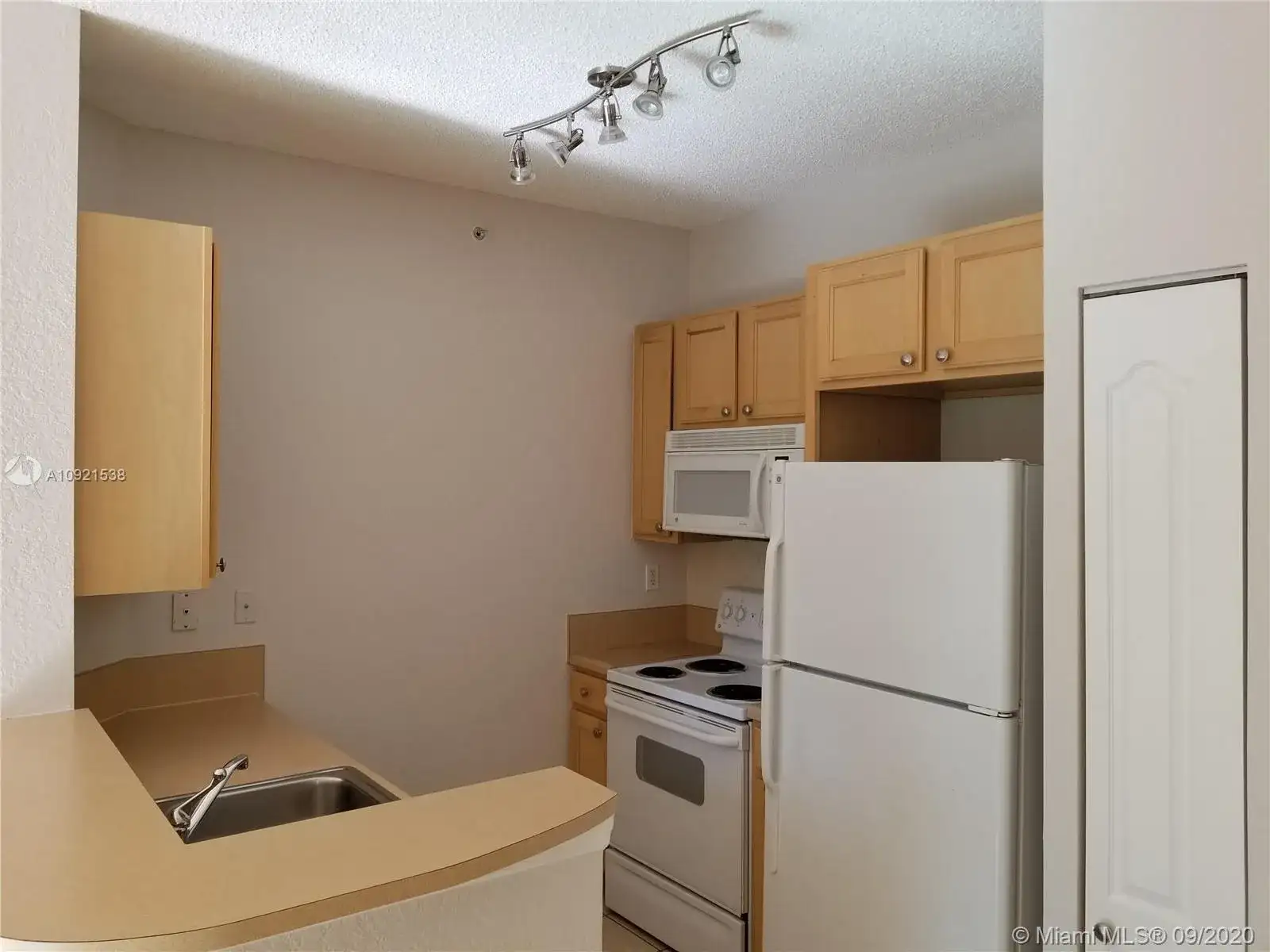 6001 SW 70th St # 538, South Miami FL 33143 photo 3