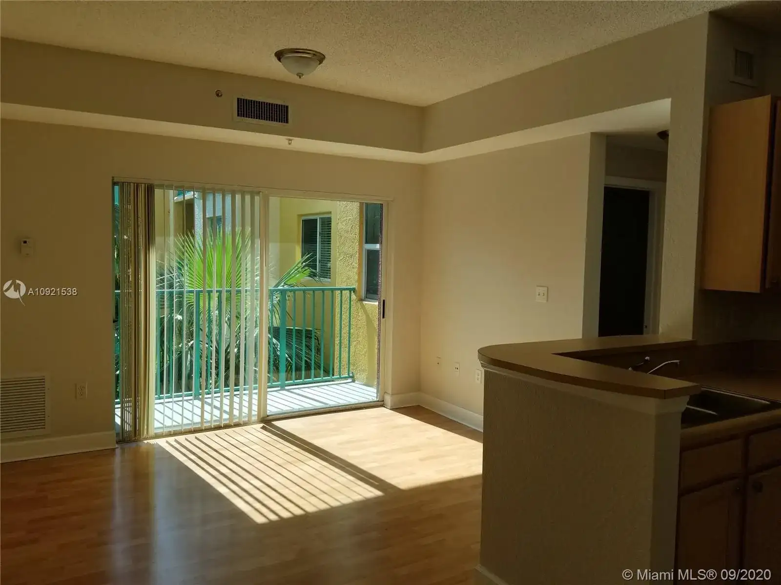 6001 SW 70th St # 538, South Miami FL 33143 photo 4