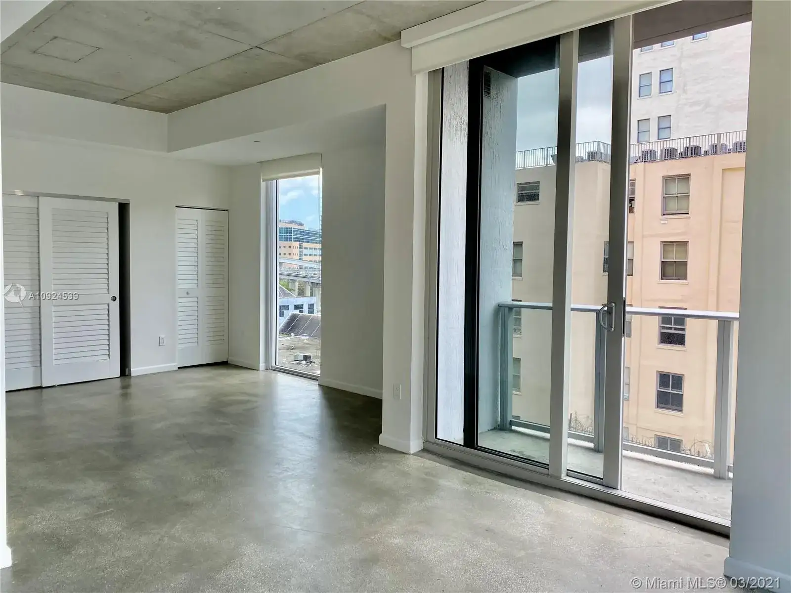151 SE 1st St # 510, Miami FL 33131 photo 3