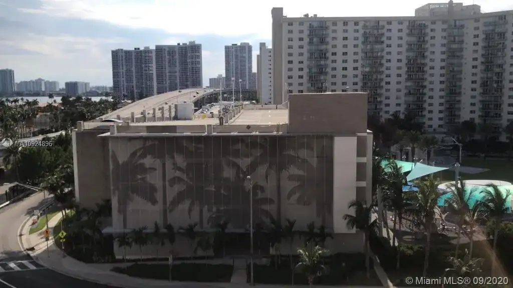 19201 Collins Ave # 636, Sunny Isles Beach FL 33160 photo 2