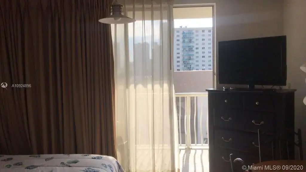 19201 Collins Ave # 636, Sunny Isles Beach FL 33160 photo 3