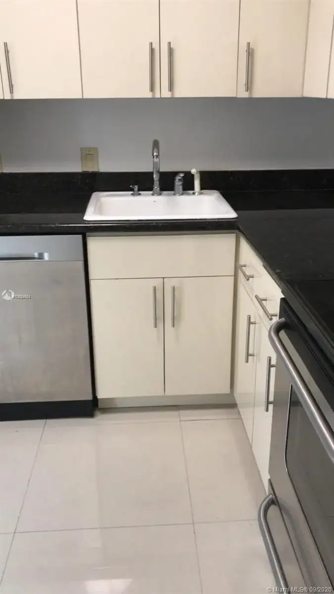 3475 N Country Club Dr # 609, Aventura FL 33180 photo 3