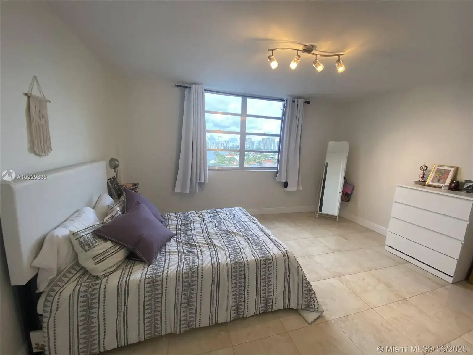 2841 NE 163rd St # 909, North Miami Beach FL 33160 photo 4