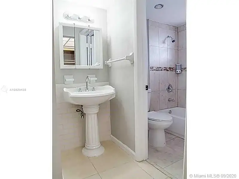 18700 NE 3rd Ct # 620, Miami FL 33179 photo 4