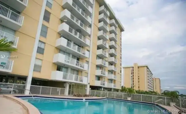 2000 NE 135th St # 910, North Miami FL 33181 photo 3