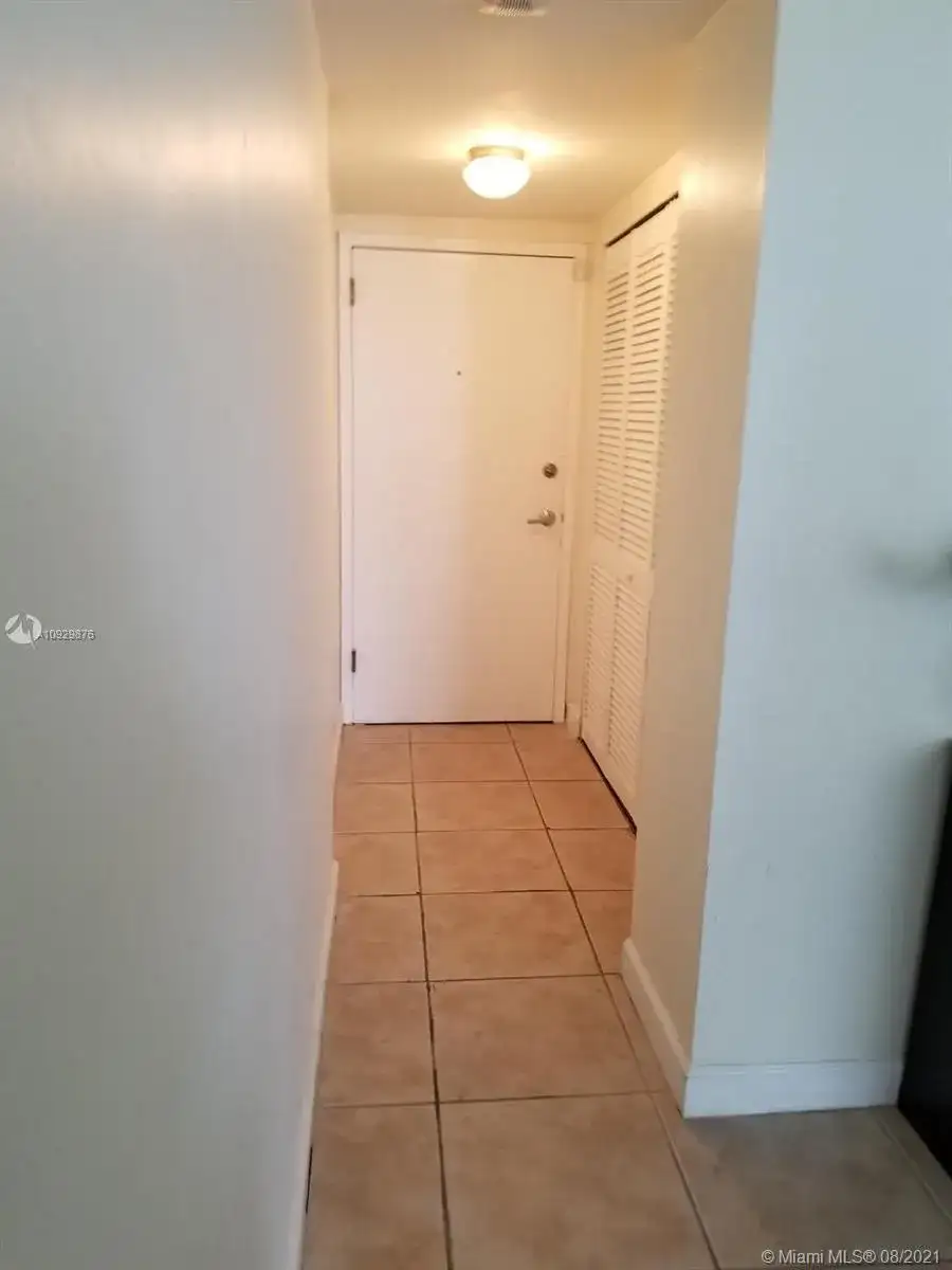 2000 NE 135th St # 910, North Miami FL 33181 photo 4