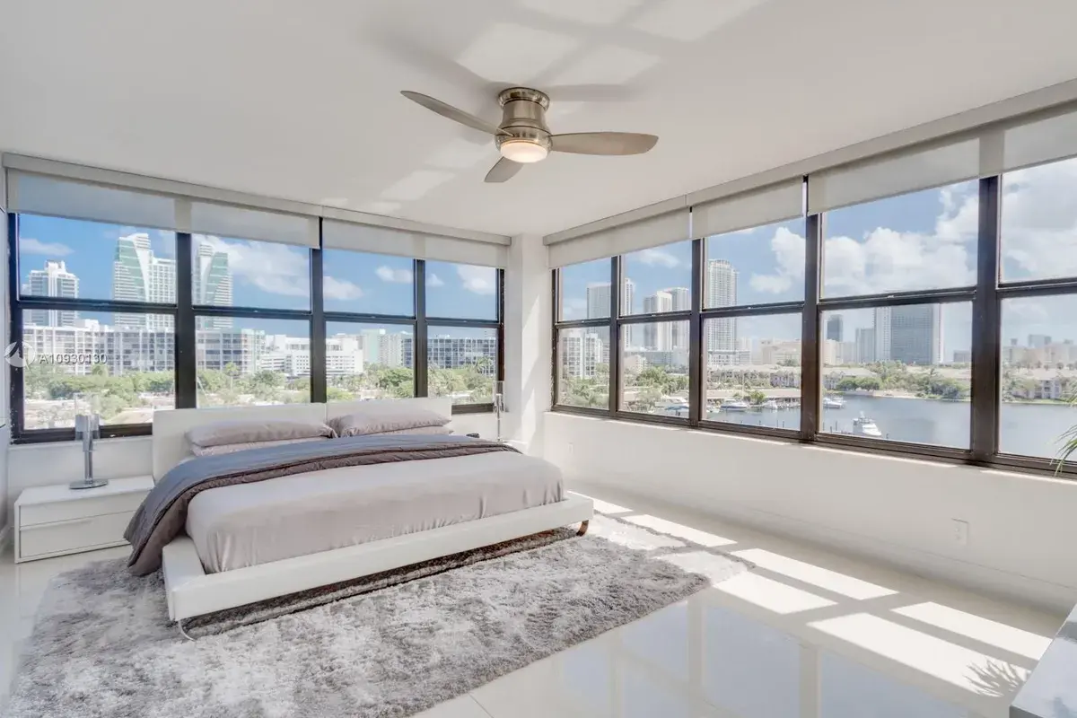2500 Parkview Dr # 701, Hallandale Beach FL 33009