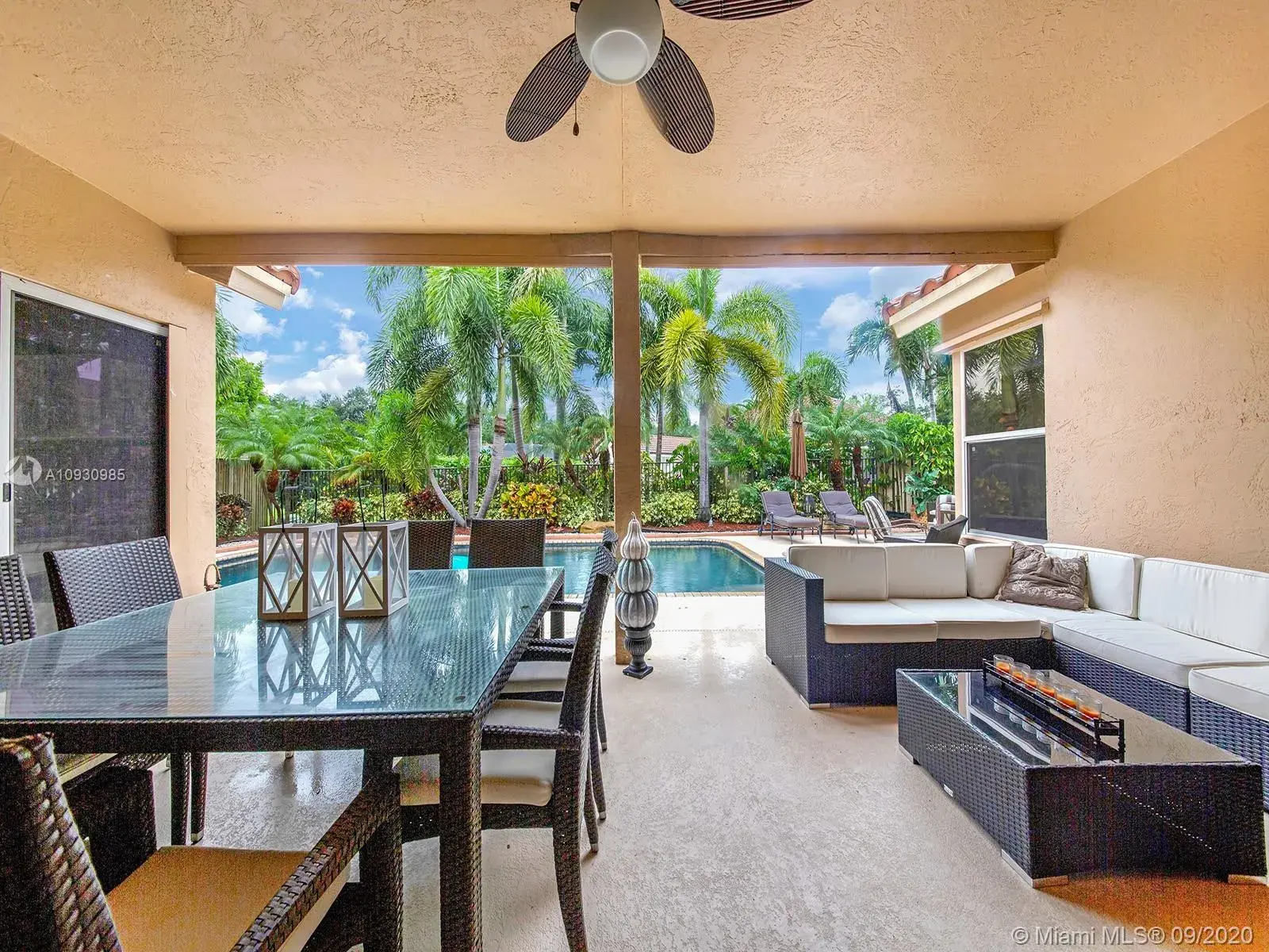 1085 Fairfax Ln, Weston FL 33326