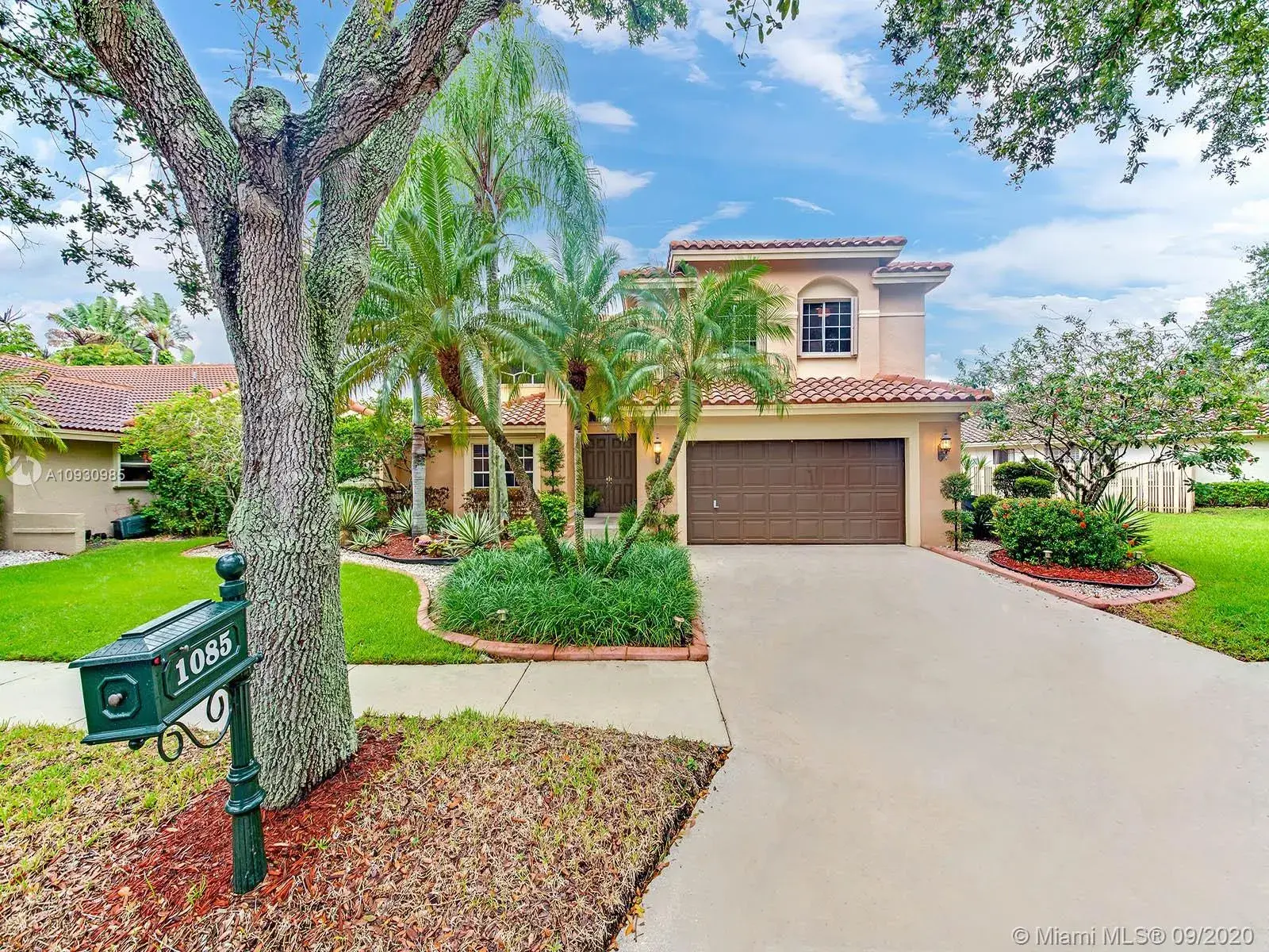 1085 Fairfax Ln, Weston FL 33326