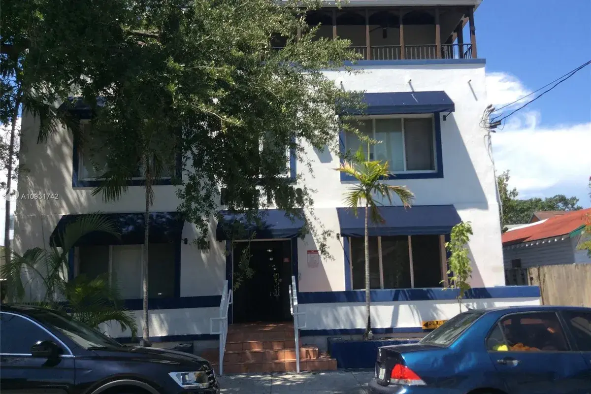1021 NW 3rd St # 305, Miami FL 33128