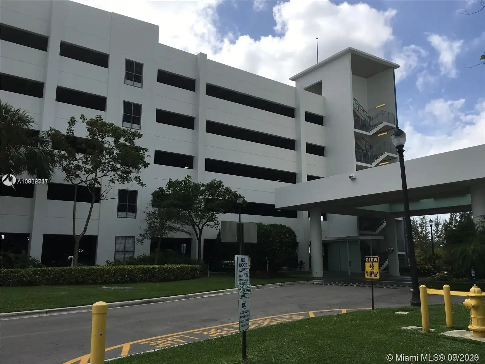 15051 Royal Oaks Ln # 1605, North Miami FL 33181 photo 3