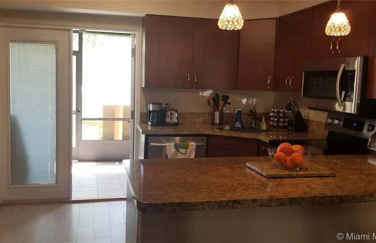 64 Wimbledon Lake Dr # 64, Plantation FL 33324