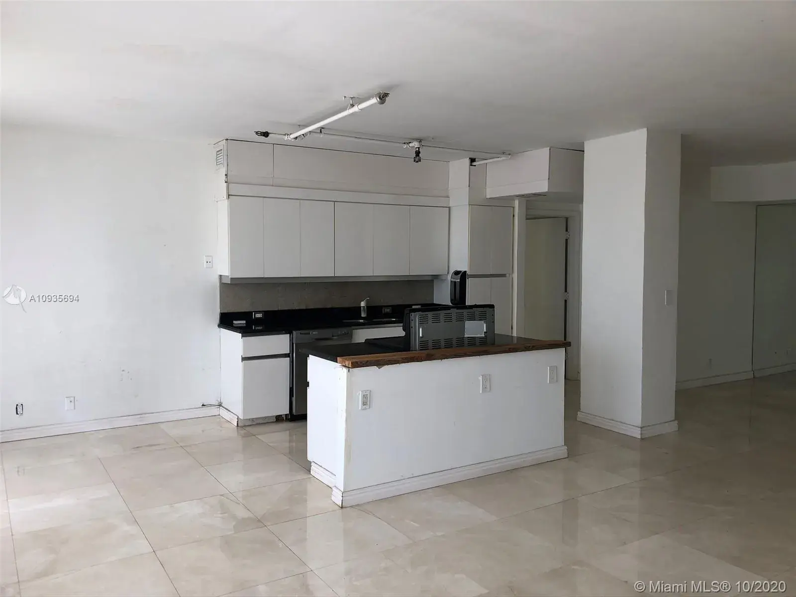 3000 Island Blvd # 402, Aventura FL 33160