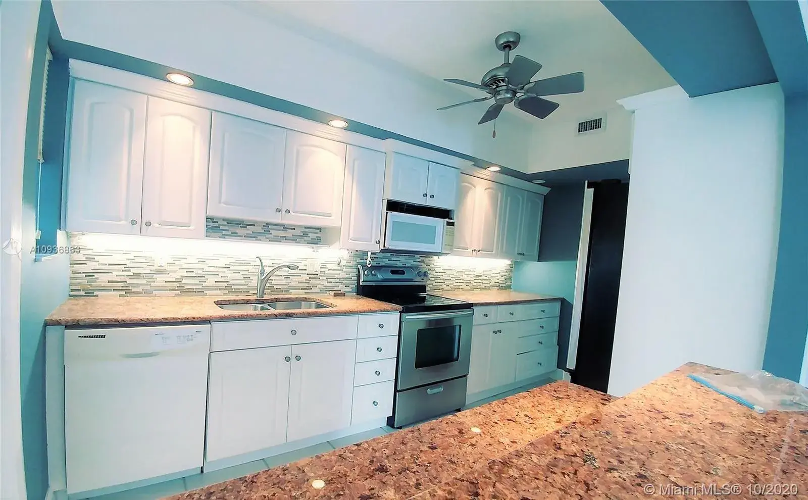 462 Golden Isles Dr # 210, Hallandale Beach FL 33009
