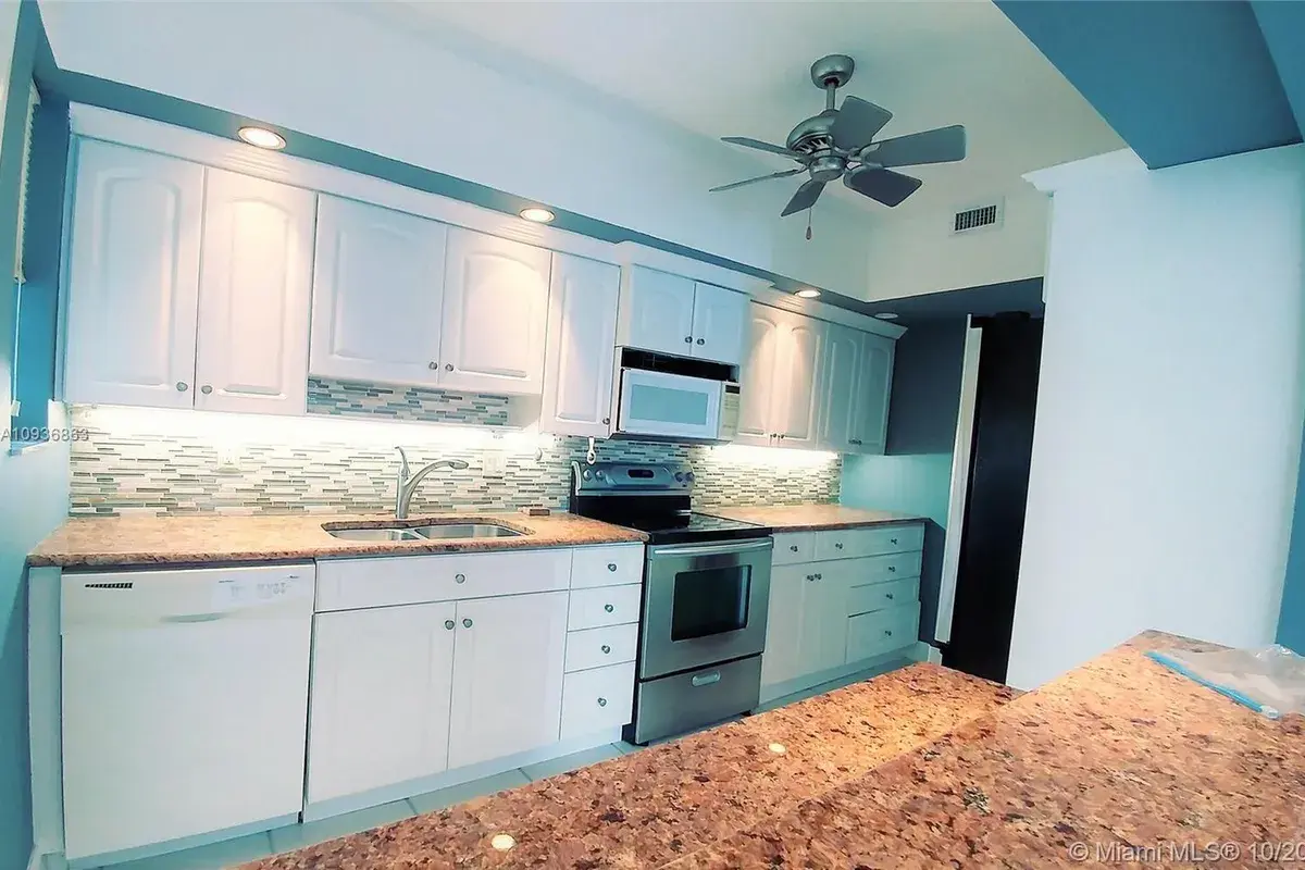 462 Golden Isles Dr # 210, Hallandale Beach FL 33009