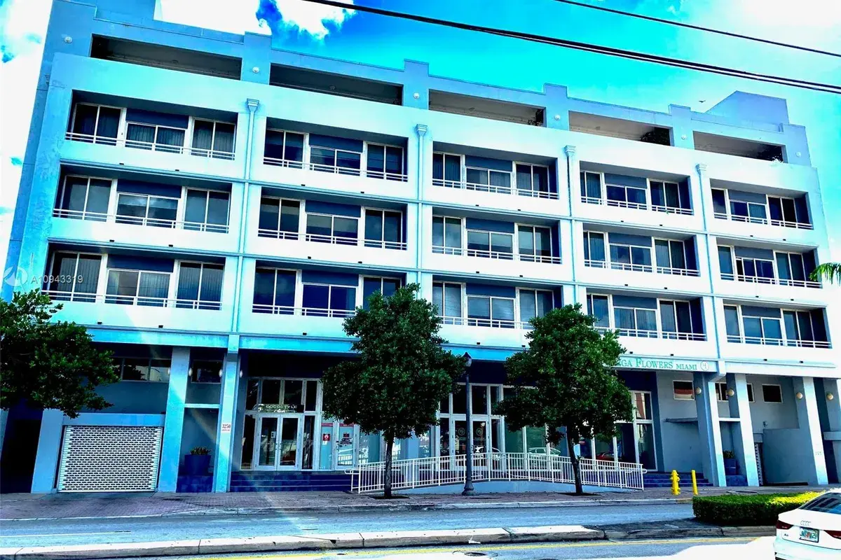 3250 Grand Ave # 302, Miami FL 33133