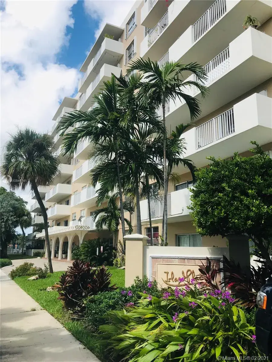 1455 N Treasure Dr # 3H, North Bay Village FL 33141